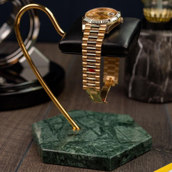 présentoir-avec-montre-homme-luxe